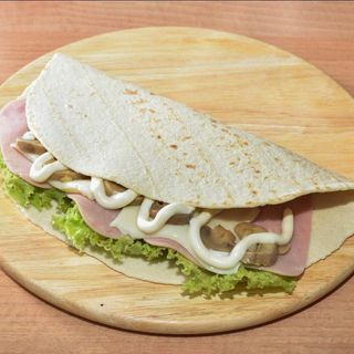 Piadina prosciutto cotto e formaggio