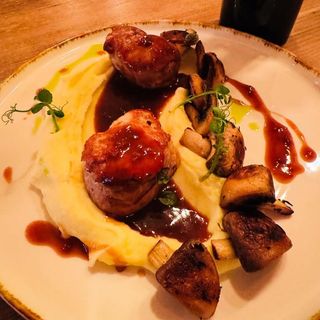 MUSCHIULET DE PORC CU SOS BRUN