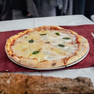 Pizza Quattro Formaggi