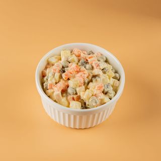 Салат "Олів'є" з куркою (200г)