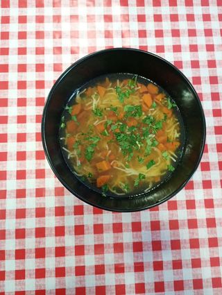 Rosół drobiowy z makaronem