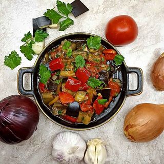 ბადრიჯანი პომიდორში