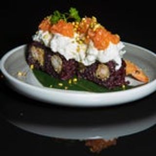 113 Uramaki black ebiten burrata