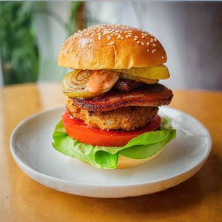 Polish Royal Cheeseburger & Chips