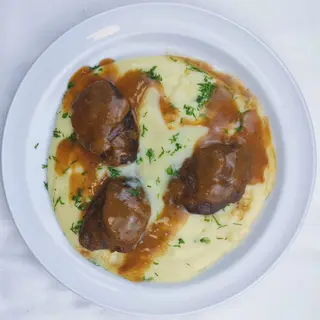 Carrilleras de cerdo al vino tinto con parmentier de patatas