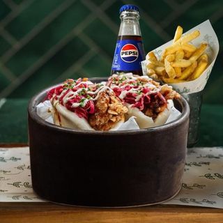 "Chrispy chicken" bao + hrskavi krompirići + Pepsi