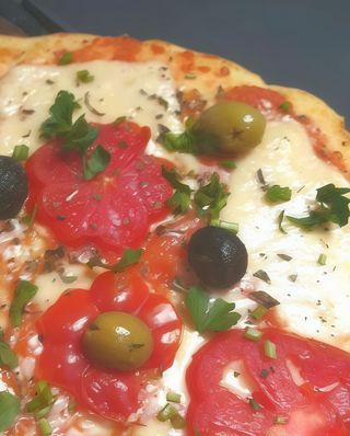 1 Pizza sans gluten Margherita + 1 Gâteau sans gluten du Jour