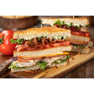 Club Sandwich With Chips