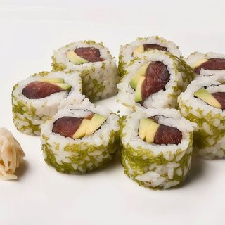 Uramaki spicy tuna roll