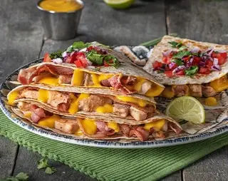 Quesadilla de pollo y bacon