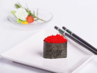Gunkan Tobiko Rojo