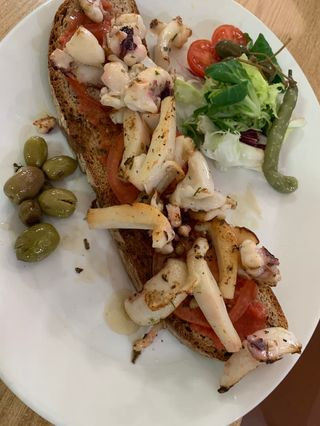 Pa Amb Oli De Sepias Al Ajillo (L)