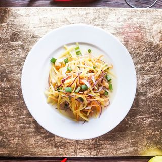 Тайландска салата с манго (150г)