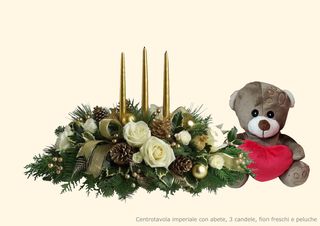 CENTROTAVOLA IMPERIALE CON ABETE, 3 CANDELE E FIORI FRESCHI E PELUCHE