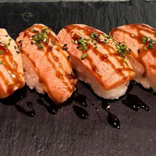 Nigiri Salmón Flameado (2 uds.)