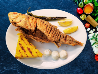 Caras cu mamaliga si mujdei