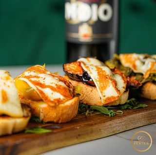 Bruschette miste di contorni e provola - 4 pezzi