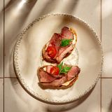 Брускета з ростбіфом