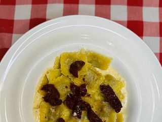 Равіолі з м'ясом у вершковому соусі (250g)