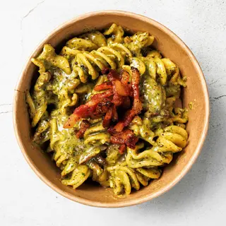 Fusilloni pesto di pistacchi e guanciale croccante