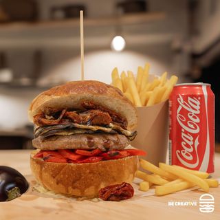 Vegan burger + patatine + bevande
