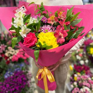 Кокетен букет в цикламено #014