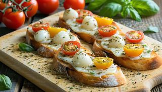 Брускета със запечено топено сирене