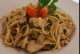 Linguine de Frango e Pesto