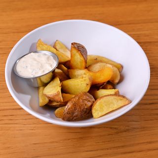 Картопля по селянськи з соусом Тар-тар (250г)