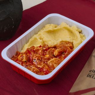 Tocaniță de pui cu piure de cartofi  Hotlap