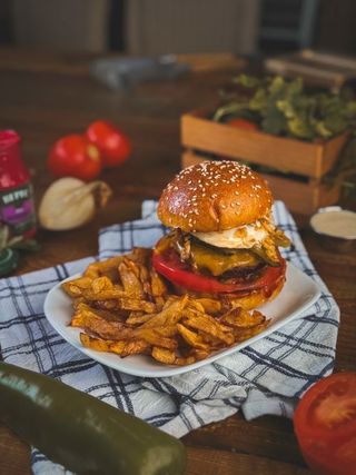 Бургер с дърпано свинско месо