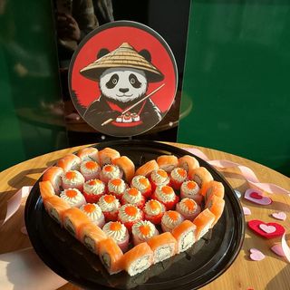 Sushi cake heart