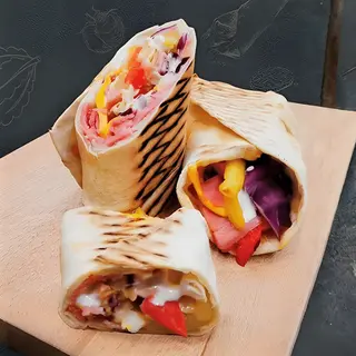 Сандвич с луканка и кашкавал