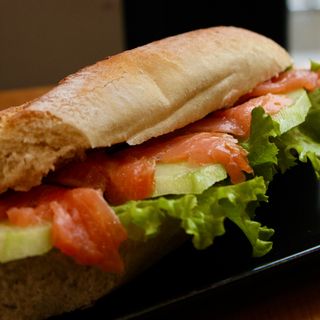 Сандвич с пушена сьомга 