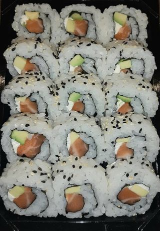 K18 Uramaki Filadélfia Salmão