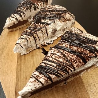 Tarta de mousse de chocolate y plátano