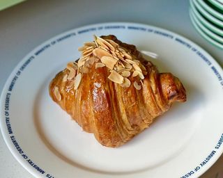 Круасан з мигдалевим кремом