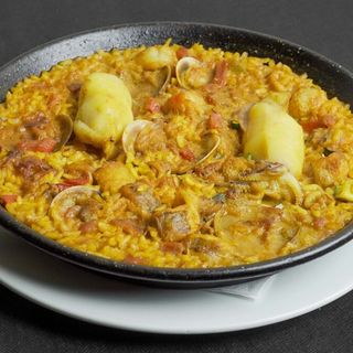 Arroz de Chipirones con Pescado de Roca