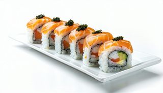 Uramaki nigi salmone flambé