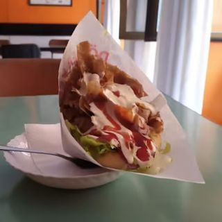 Kebab con patatas