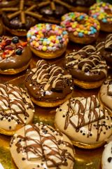 Донъти микс (4бр) с пълнеж от шоколад или ванилия