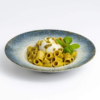 Rigatoni alla Genovese s burratom