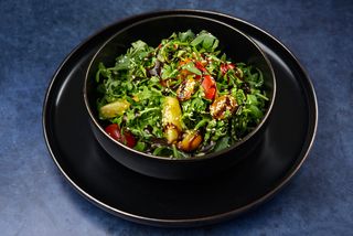 Salata sa rukolom i čeri paradajzom