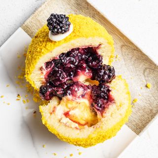 Knedla sa marakujom, divljom kupinom i mascarpone sirom