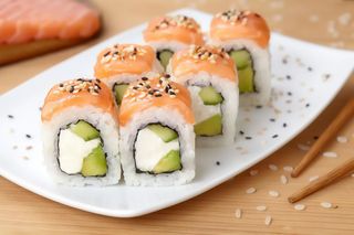 Philadelphia Y Salmón Uramaki Roll (8 Uds.)