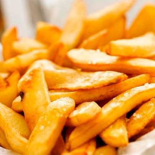 Patata frita con carne grande 