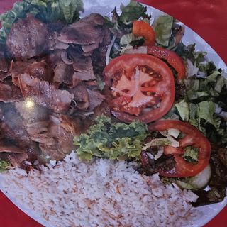 Plato Kebab De Pollo O Carne, Arroz Y Ensalada