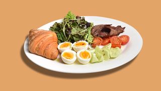 Завтрак с  пастрами.