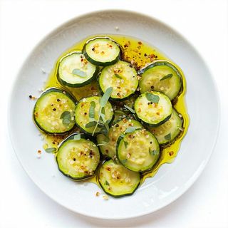 Zucchine con dragoncello, sale, olio e.v.o.