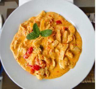 Pollo Con Curry Rojo